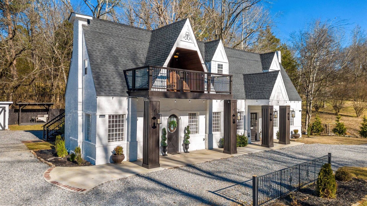 Wildwood Cottage | Top Floor Enchanting Cottage | Historical Charm | Chattanooga-NW Georgia | Lookout Mountain | Hiking