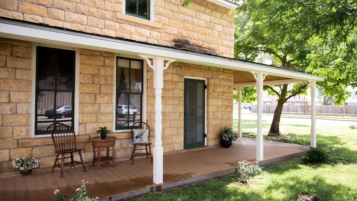 Hays Apartment | Top Floor Historic Limestone Property Downtown