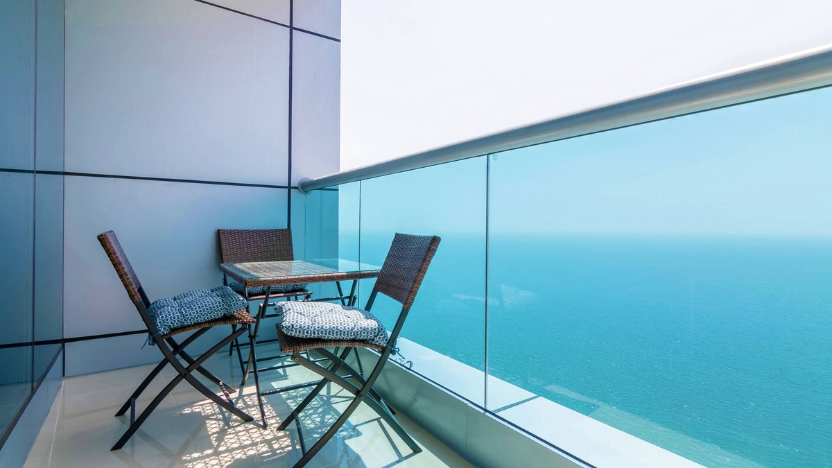 Rumailah Apartment | Top Floor Luxury 2BR Beach Apartment with Full Sea View