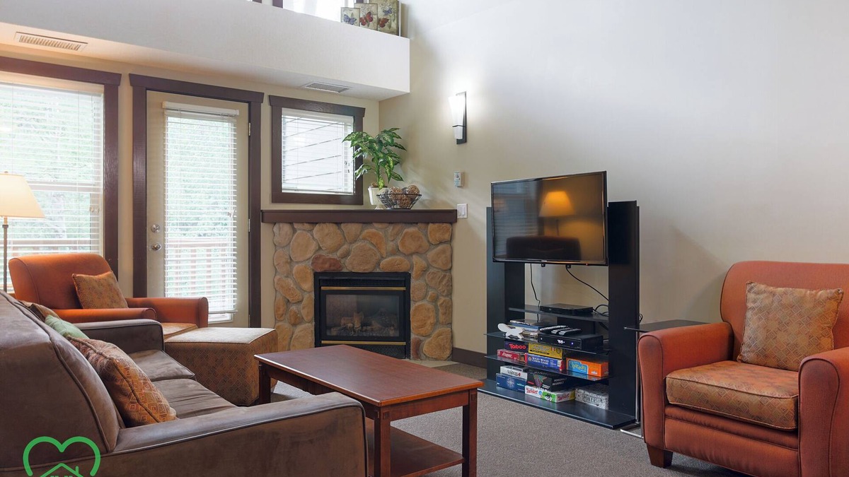 East Kootenay Condo | Top floor/Mountain views/Quiet 3-bed condo