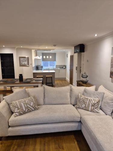 Coleshill Apartment | Top Floor Penthouse suite Near NEC BHX HS2