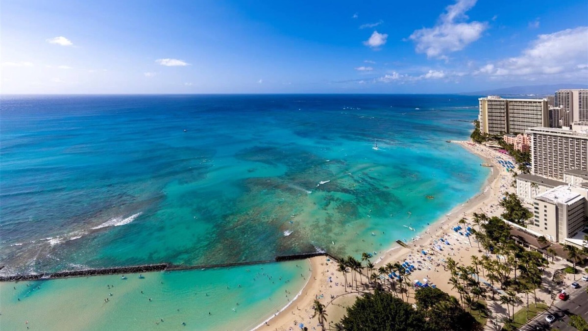 Honolulu Apartment | Top Floor Penthouse @ Waikiki Beach Tower - Direct Oceanfront Condo in Waikiki