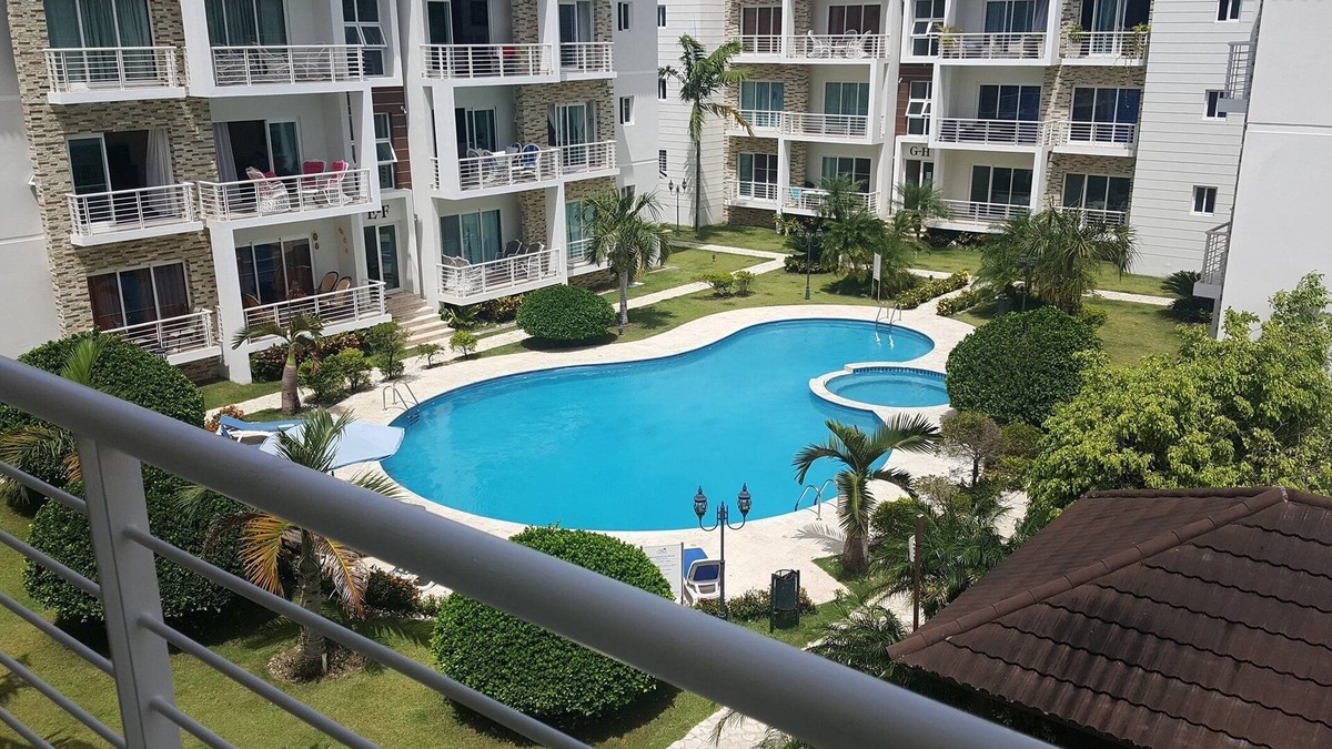 La Esplanada Apartment | Top-floor quiet condo with large pool and garden near everything, BBQ/WiFI/TV