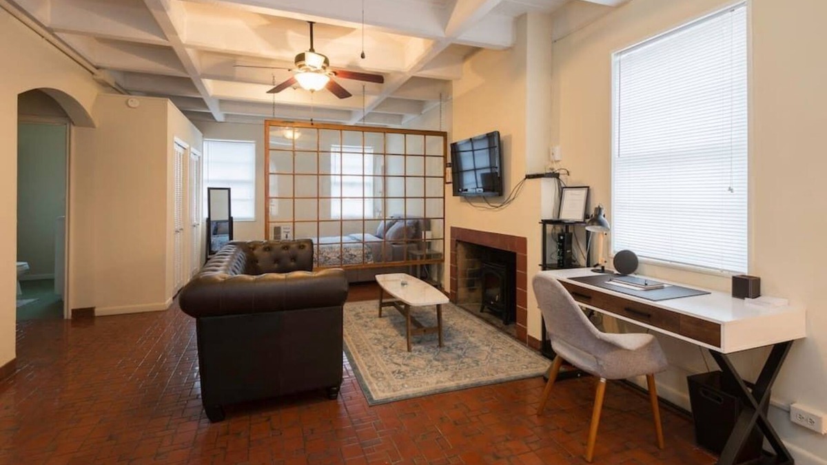 Anniston Apartment | Top floor Studio in historic Anniston building