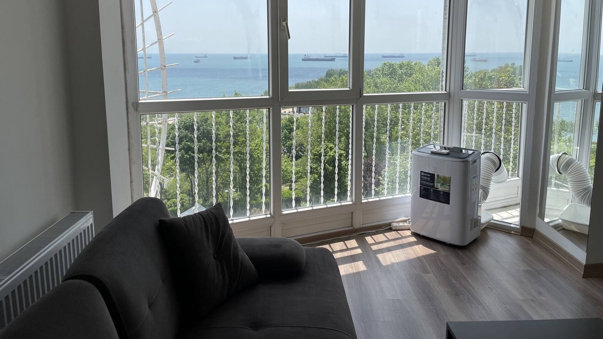 Avcilar Apartment | Top floor Sunny, panoramic View, 2 min walk to sea, 2 AC's