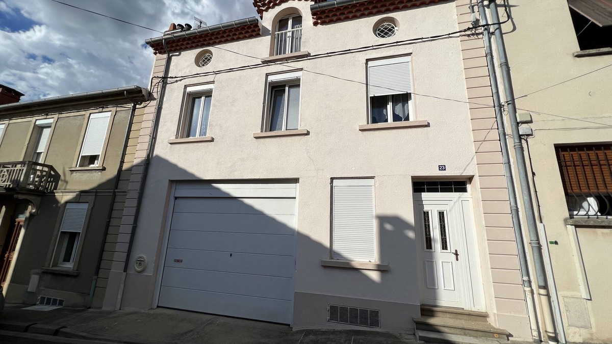 Mazamet House | Top floor townhouse with hot tub