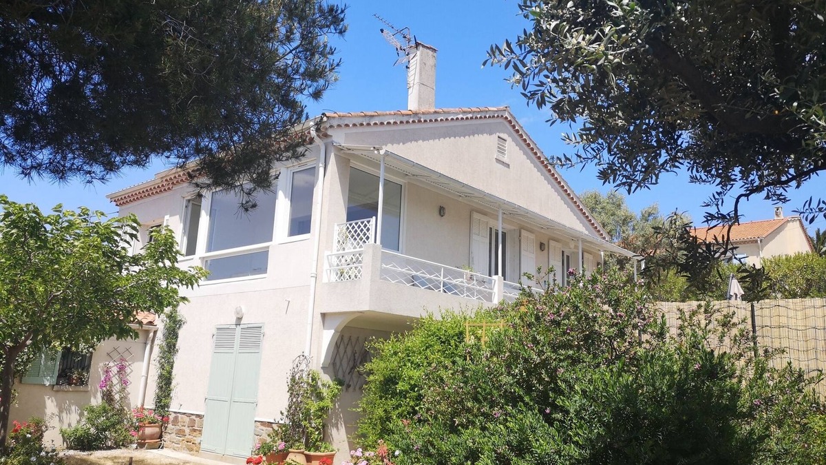 Le Lavandou Apartment | TOP FLOOR VILLA WITH PRIVATE GARDEN+PRIVATE POOL (EXCLUSIVE ACCESS)