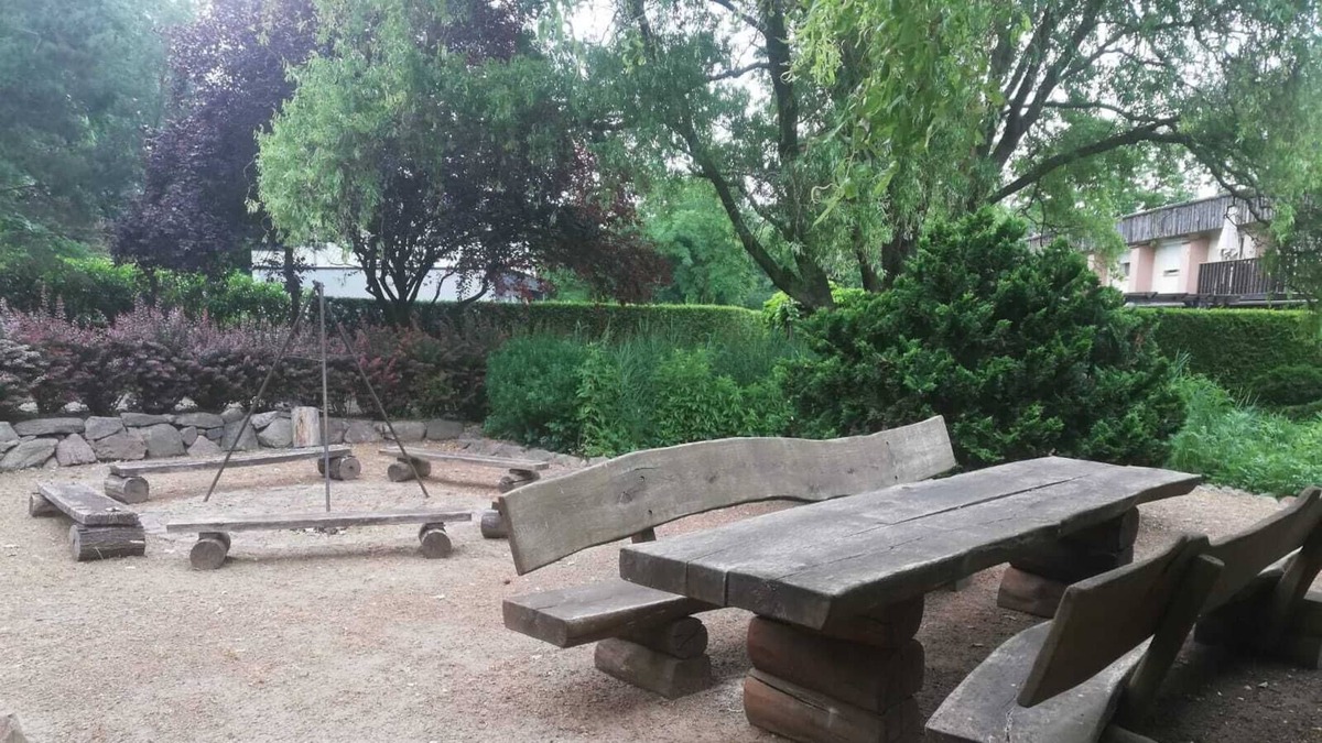 Plaue Apartment | * TOP * Large apartment with park-like facilities, sauna, barbecue area, swimming ponds, ...