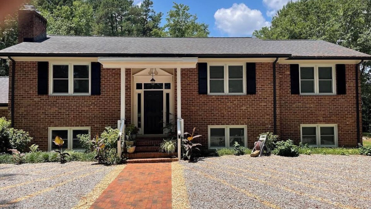 Fuquay-Varina House | Top-level of a modern split-level home. n