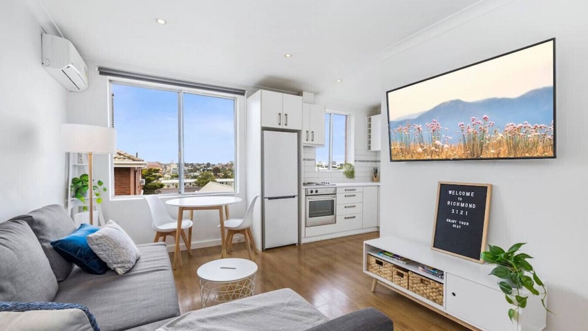 Richmond Apartment | Top level one bedroom apartment with MCG views