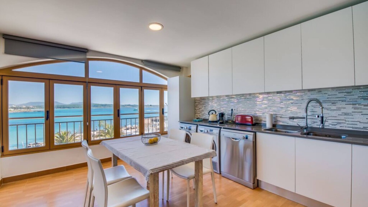 S'Illot-Cala Morlanda Apartment | TOP LOCATION, exclusive, modern apartment right on the beach of S'illot TOP!