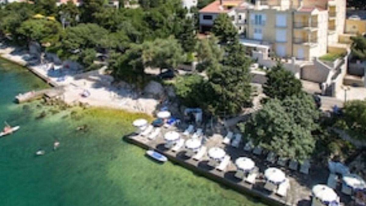 Crikvenica Apartment | Top location directly by the sea, secure parking on the property