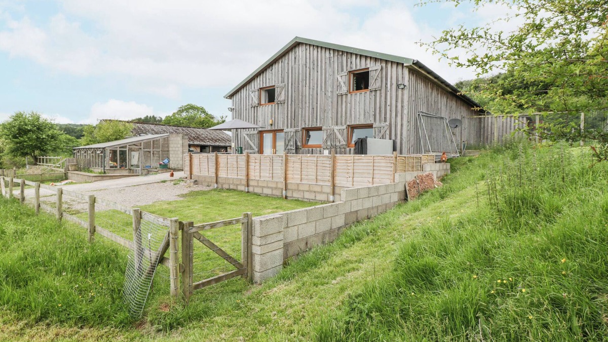 St. Brides Netherwent House | TOP LODGE, pet friendly, character holiday cottage in Penhow