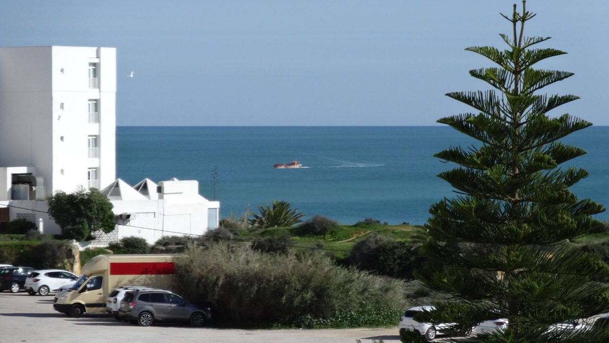 Armacao de Pera Apartment | Top maintained and well-equipped apartment located on a gorgeous beach