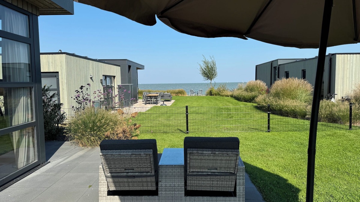 Enkhuizen House | Top modern chalet Sonnenplätzchen, large garden on the IJsselmeer - NEW with fen