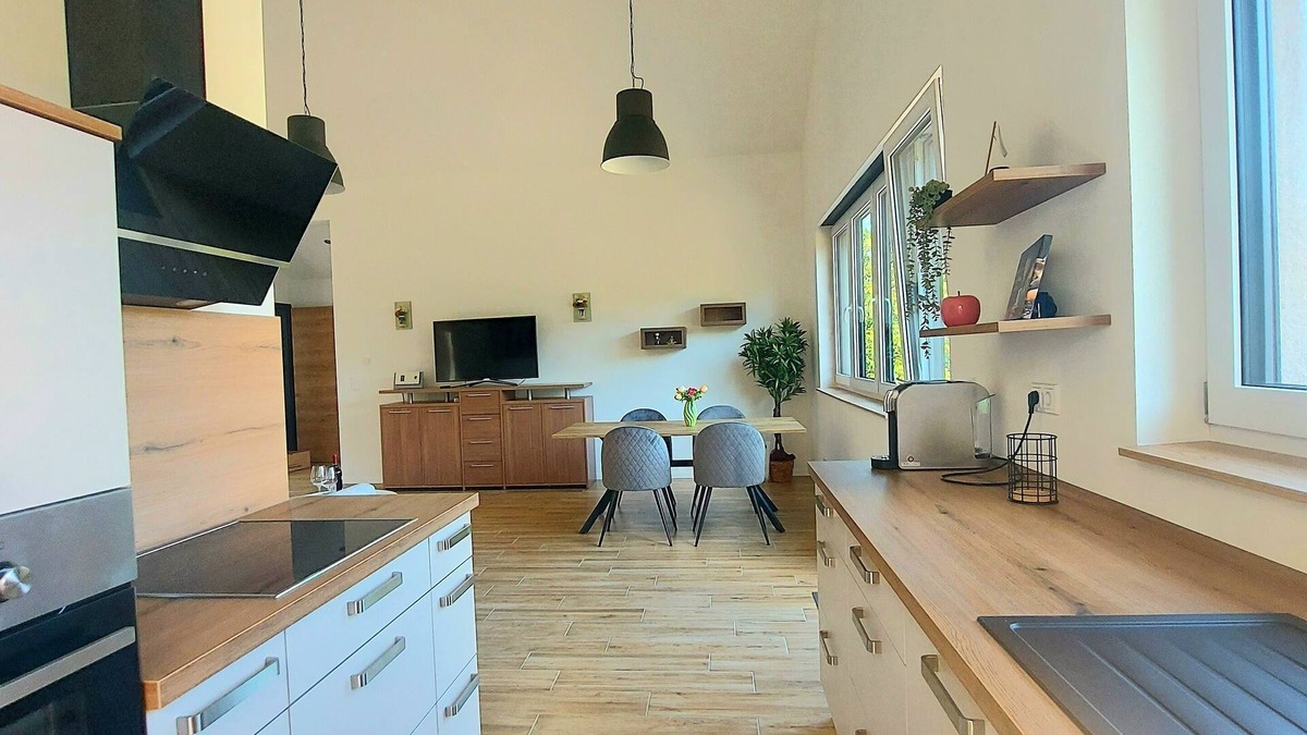 Jagersburg Apartment | Top Moderne, Ruhige Ferienwohnung "waldliebe" mit 2 Schlafzimmern