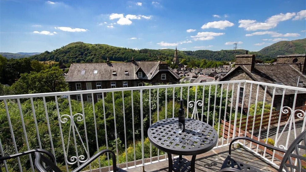 Ambleside Cottage | TOP NOTCH, family friendly, with a garden in Ambleside