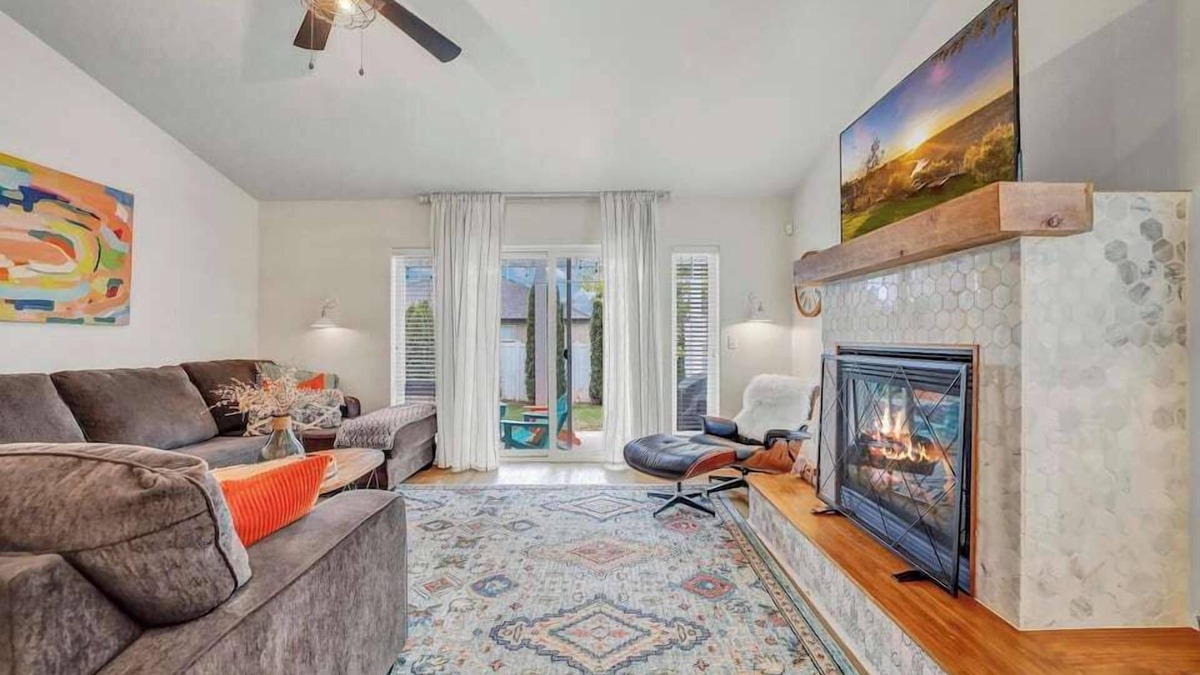 Twin Falls House | "Top-notch!" Family Fun HQ – games, fire pit, and a king suite for the grown-ups
