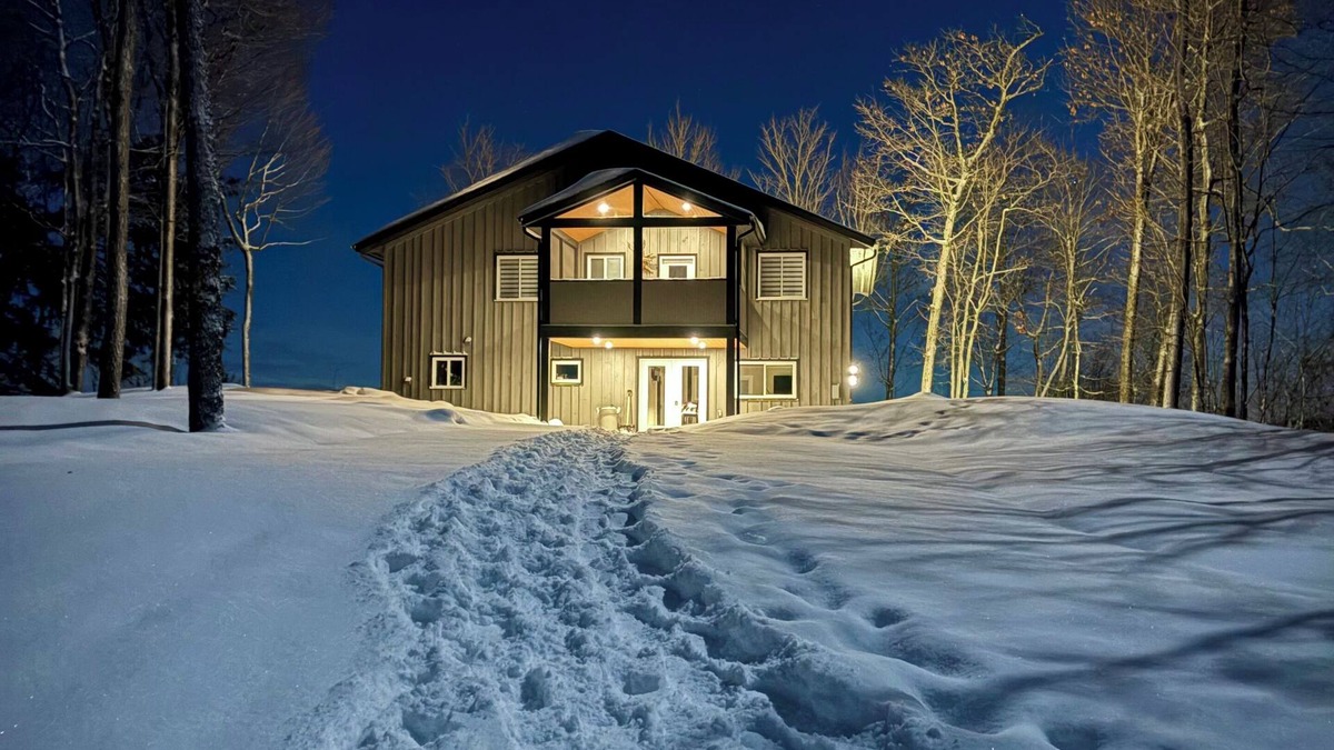 Mayo Ski Chalet | Top of a Mountain Chalet * Amazing views * Hiking * Spa