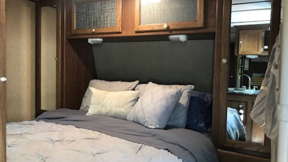 Whitney House | Top of Hill Country, 2 miles to Lake Whitney/Brazos River. Pet Friendly!