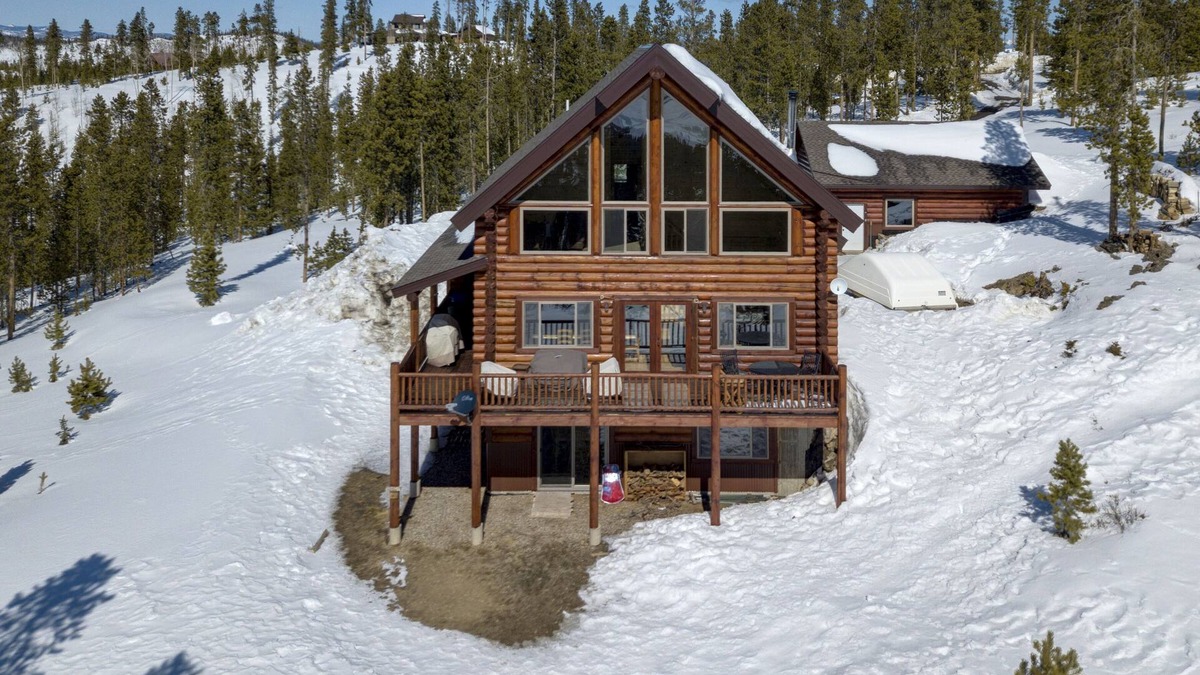 Winter Park Highlands House | Top of the Mountain Log Home with BREATHTAKING VIEWS near Winter Park, Granby