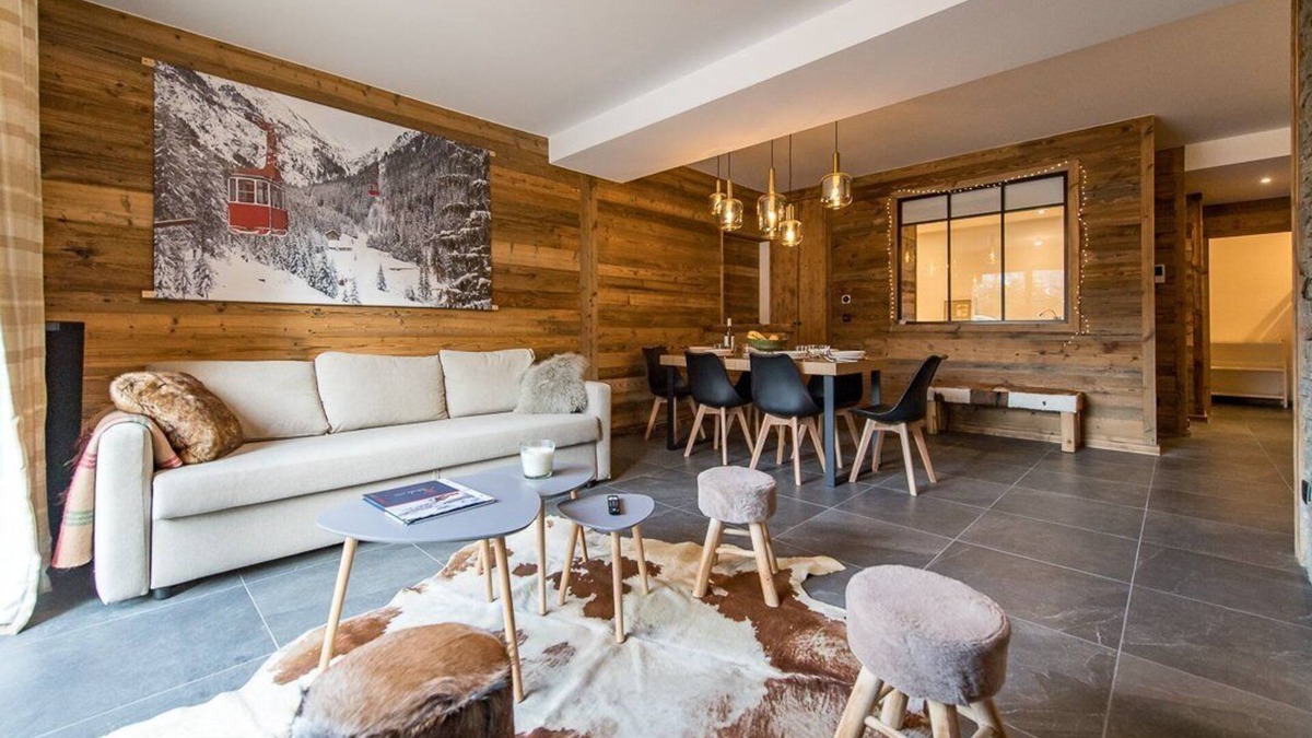 Saint-Sorlin-d'Arves Apartment | Top of the range flat with a large terrace in the heart of the village - sleeps 6