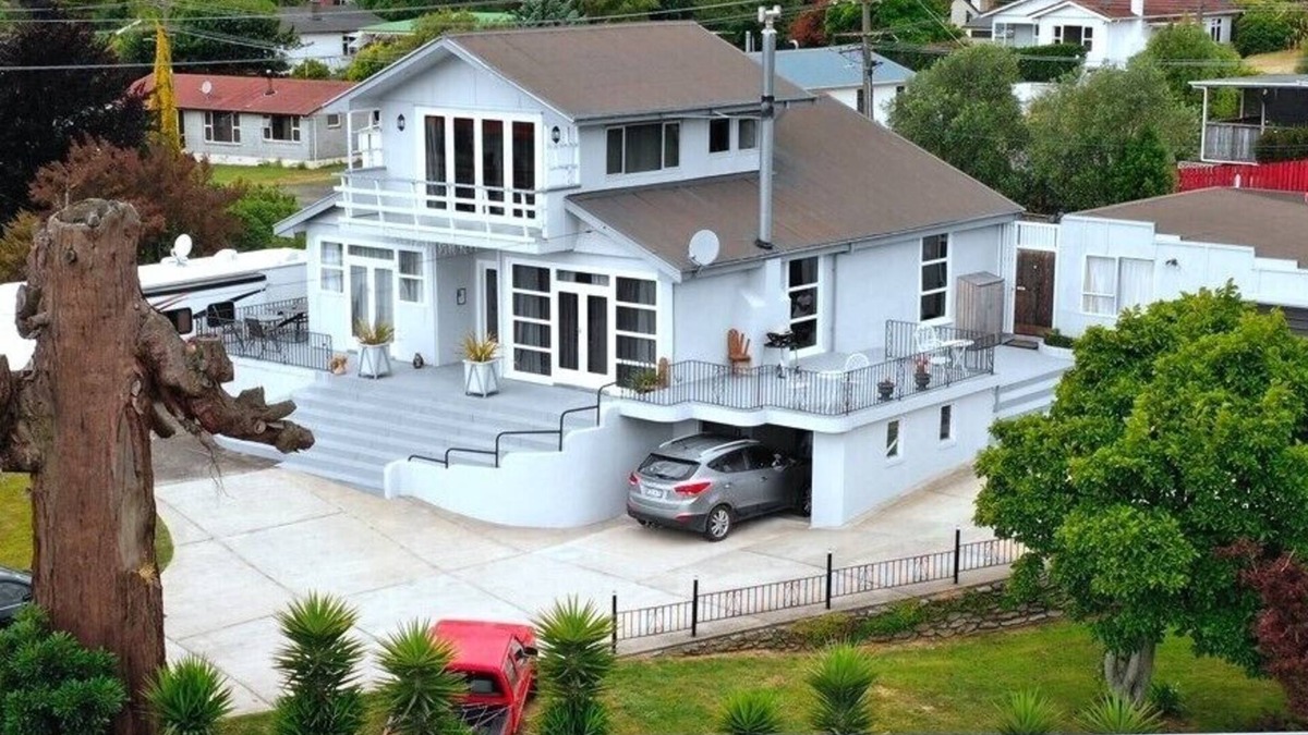 Picton House | Top of the Town