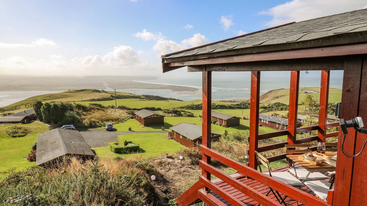 Aberdovey Cottage | TOP OF THE WORLD LODGE, pet friendly, with a garden in Aberdovey