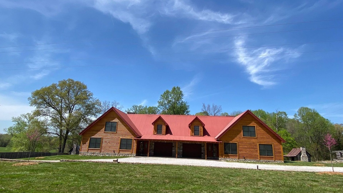 Lucas Cabin | Top Rated 5 Star Exceptional Clean Luxury-fire pit-pool table-pet friendly!