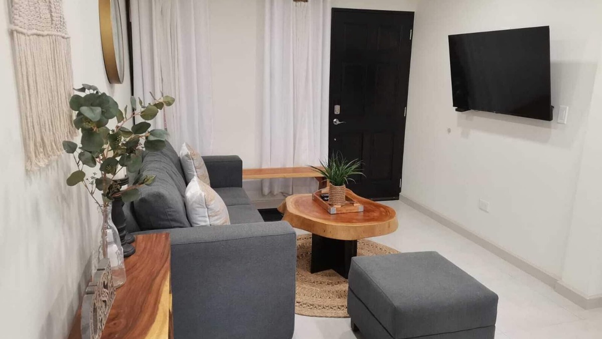 San Salvador Apartment | TOP RATED! Beautiful views! Centrally located! A/C & Fast Internet!