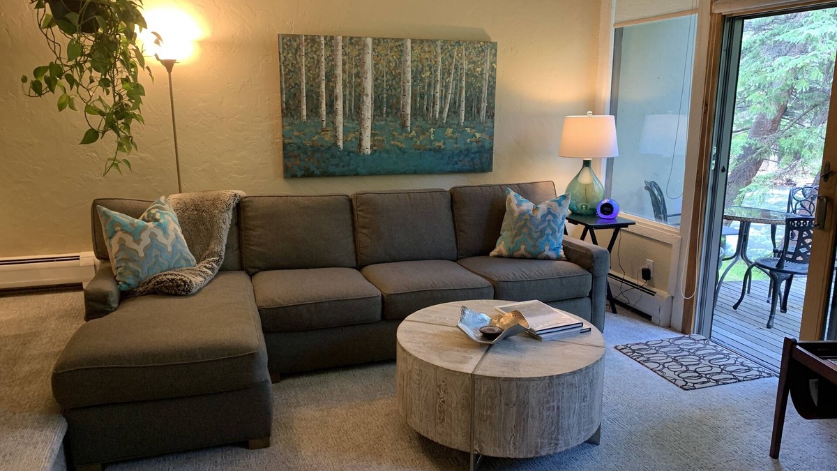 Vail House | Top Rated Creekside Gem Is Steps From Free Bus To Skiing, Shopping, & Dining!