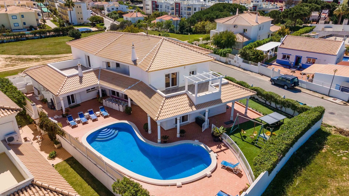 Olhos D'Agua Villa | Top Villa with large pool, in Albufeira, walking distance to the beach