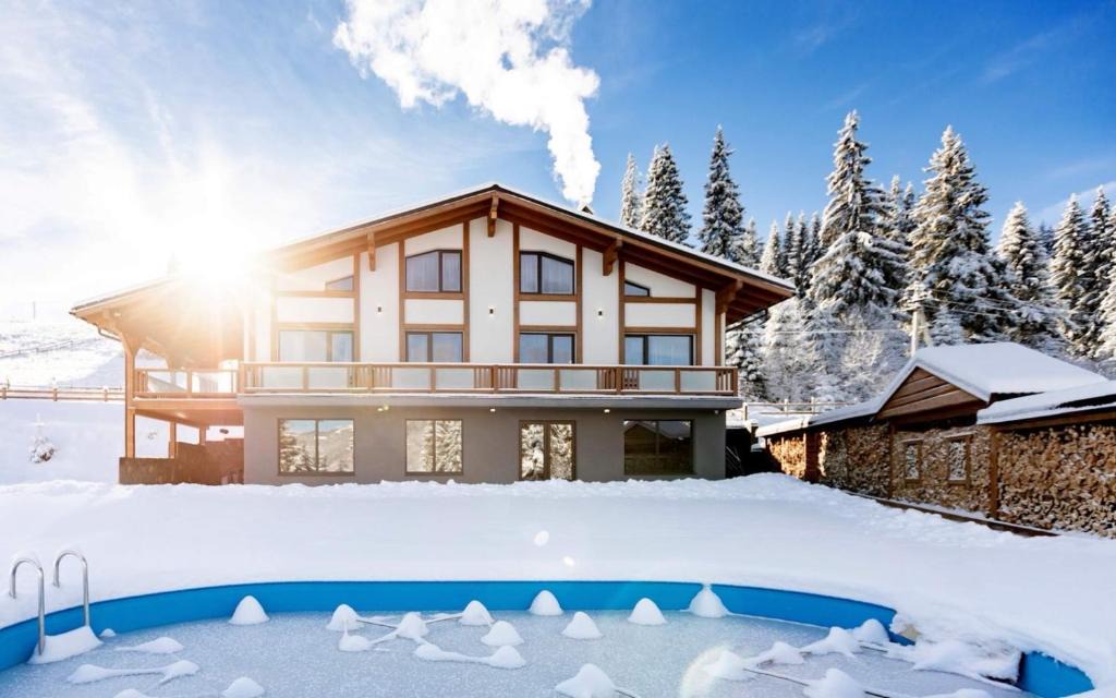 Bukovel Ski Chalet | TOPHILL House