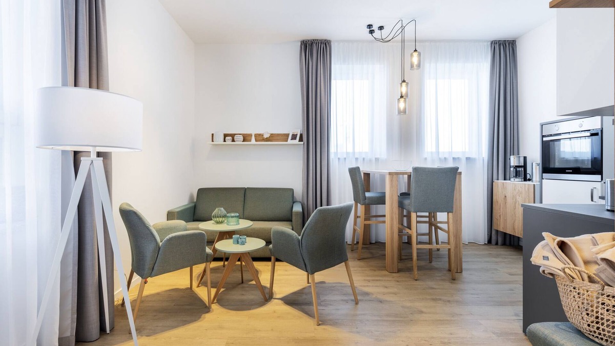 Wismar Apartment | Topmodernes Eck-apartment mit Hafenblick und Fußbodenheizung im Hafen von Wismar