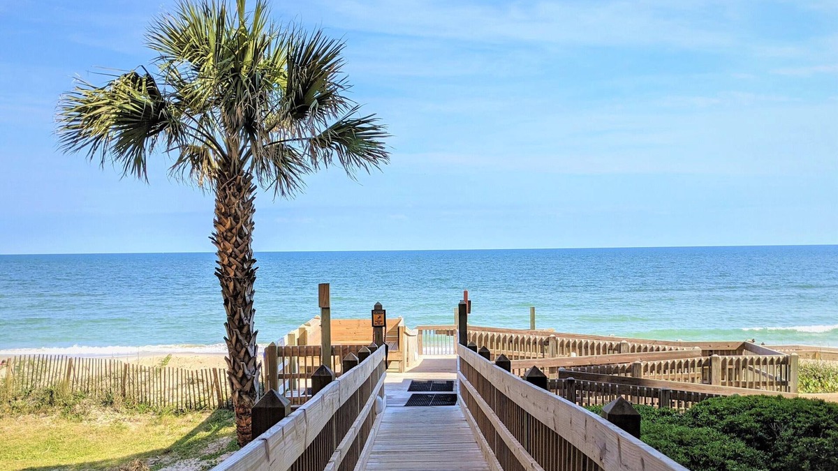 Sneads Ferry Condo | Topsail Dunes Beach Condo - Oceanfront! First Floor! Ramp Access!
