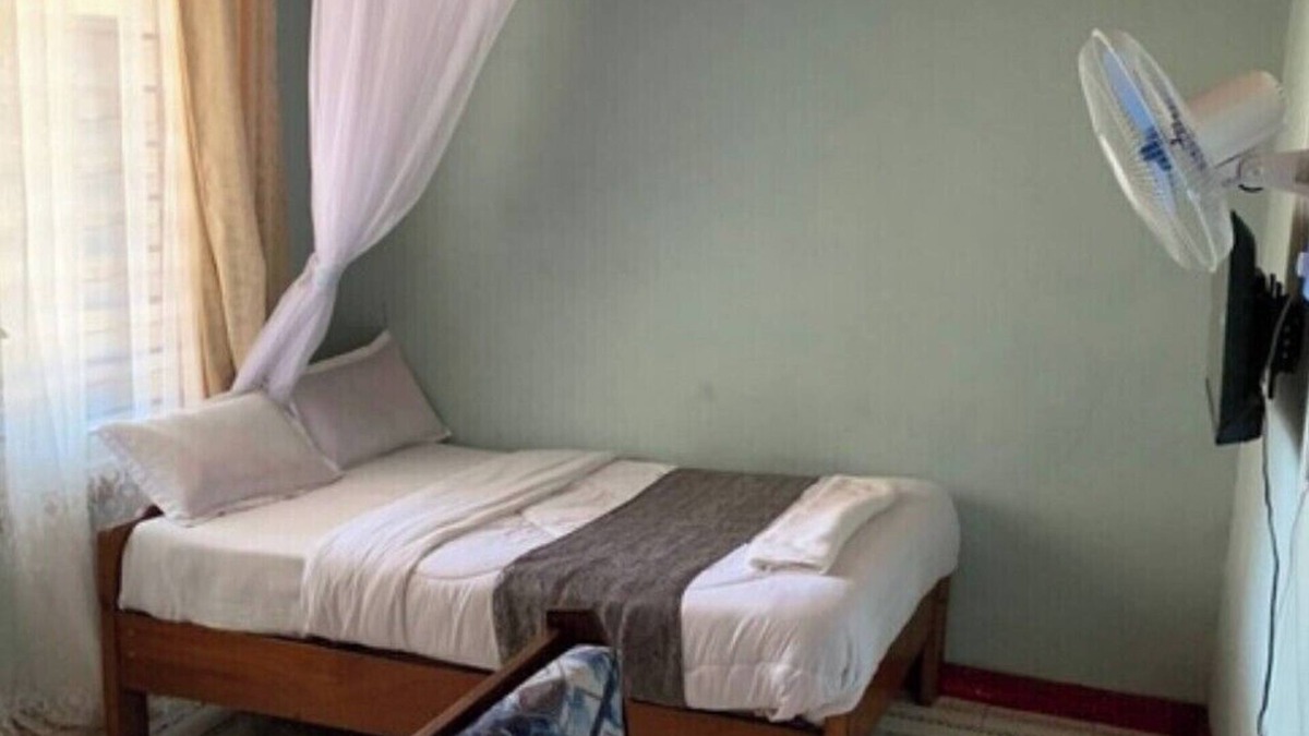 Kisumu Hotel | Torchys Lounge Hotel in Kisumu Unit 8