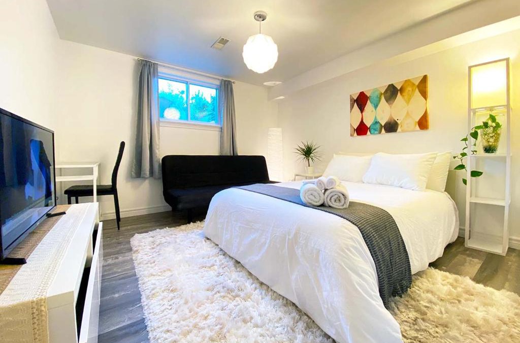 Woodbine Gardens Bed & Breakfast | Toronto Bed & Breakfast - Free parking