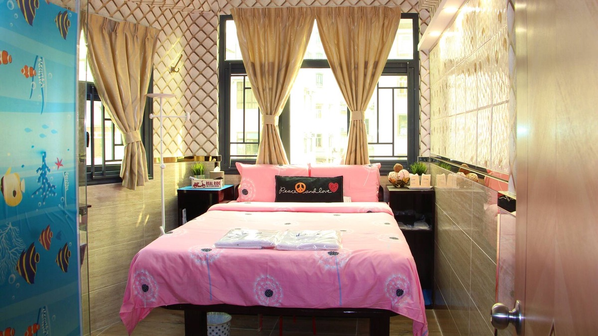 Jordan Cabin | Toronto Holidays (Double Room)