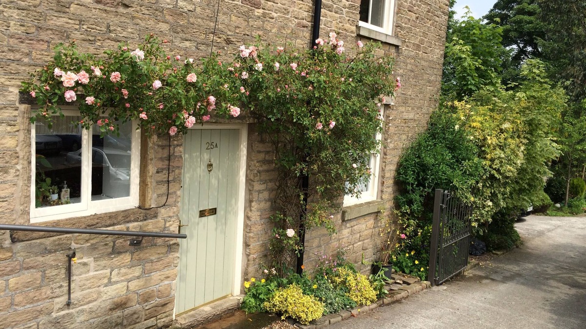 New Mills Cottage | Torr Top Place - Peak District single level property. Great access and amenities