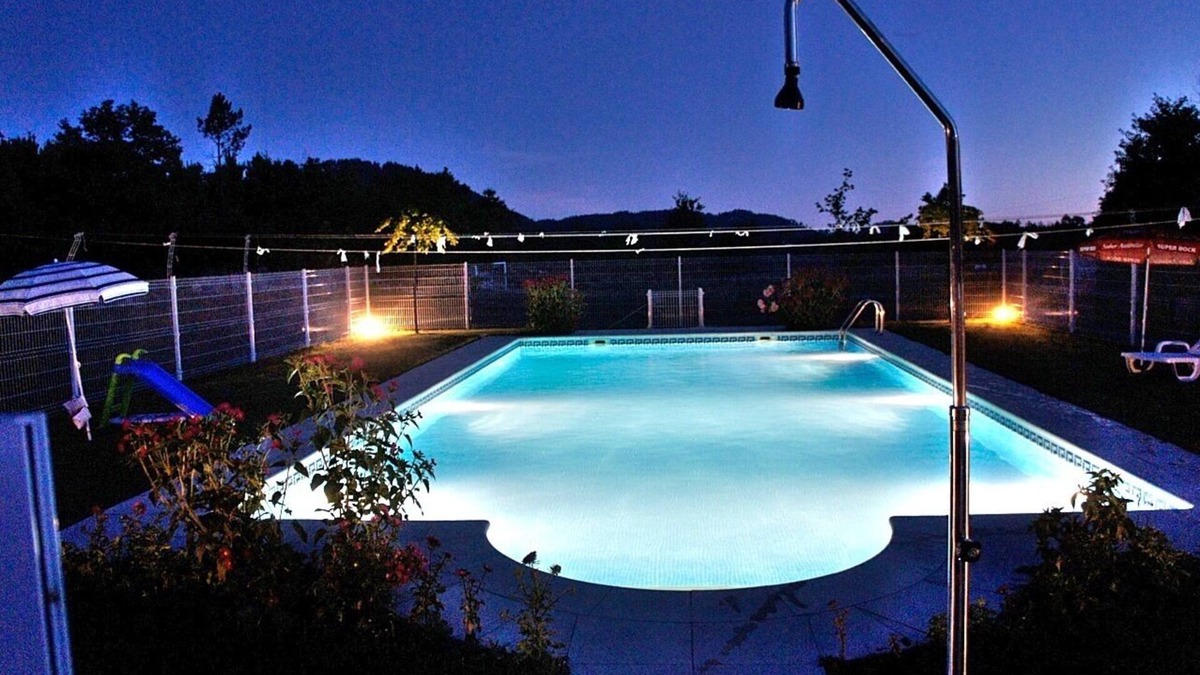 Celorico de Basto Bed & Breakfast | Torre da Quinta da Prelada with bathroom, private terrace and pool