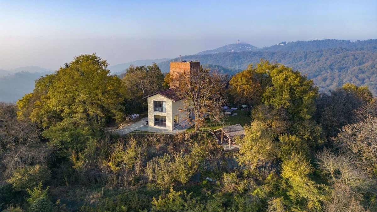 Pino Torinese Apartment | Torre di Montosolo, a refuge surrounded by greenery 10 km from the center of Turin