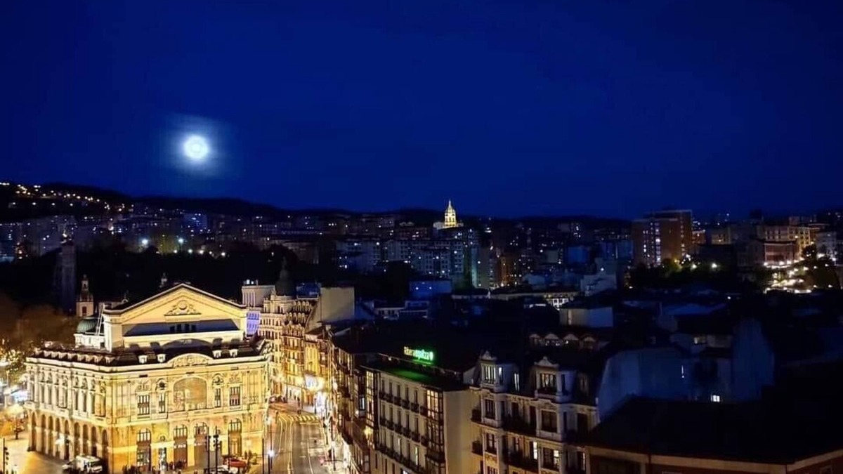Bilbao City Centre Apartment | TORRE SOLOKOETXE -Bilbao from the heights. Basque government license LBI227