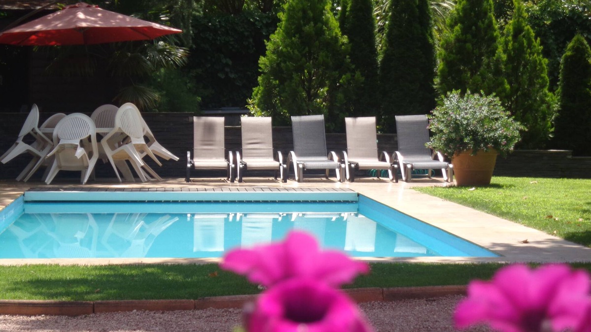 Galapagar House | Torrelodones: House with shared garden and pool 25 min from Madrid. Wifi