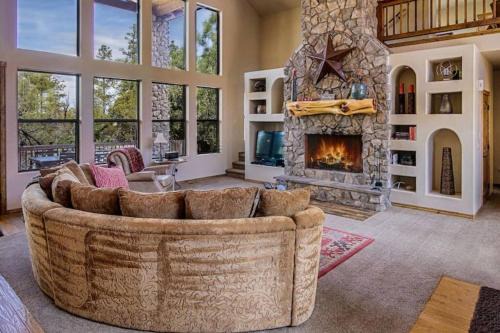 Torreon House | Torreon Family Cabin, Large Decks & Open Floorplan