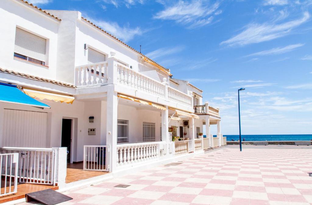 Puzol House | Tot un Mon-Beachfront House