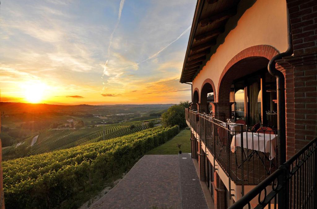 Serralunga d'Alba Hotel | Tota Virginia Antico Podere