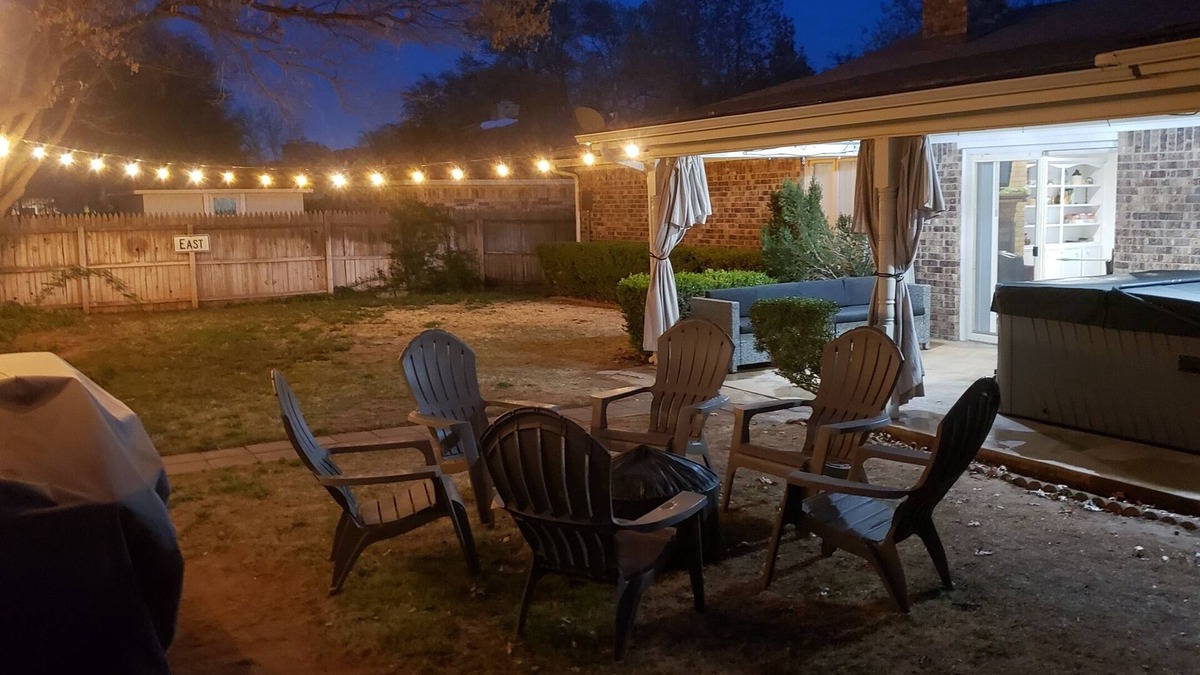 Lubbock House | TOTAL PRIVACY & TOTALLY PRIVATE HOT TUB, 4 Bed, 3 Bath, 2 Car - SLEEPS 11+!
