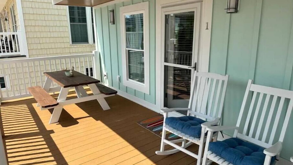 Ash Apartment | Totally Beaching - Unit #1