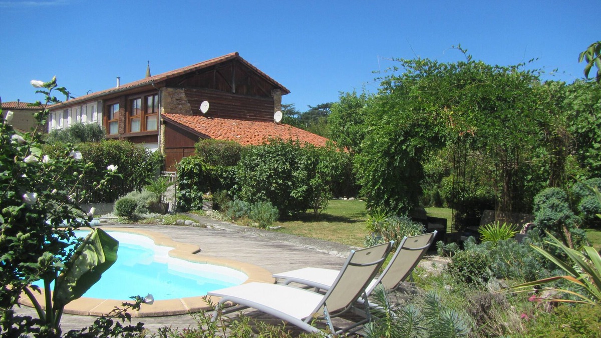 Villeneuve-de-Riviere House | Totally independent 95 m² loft
