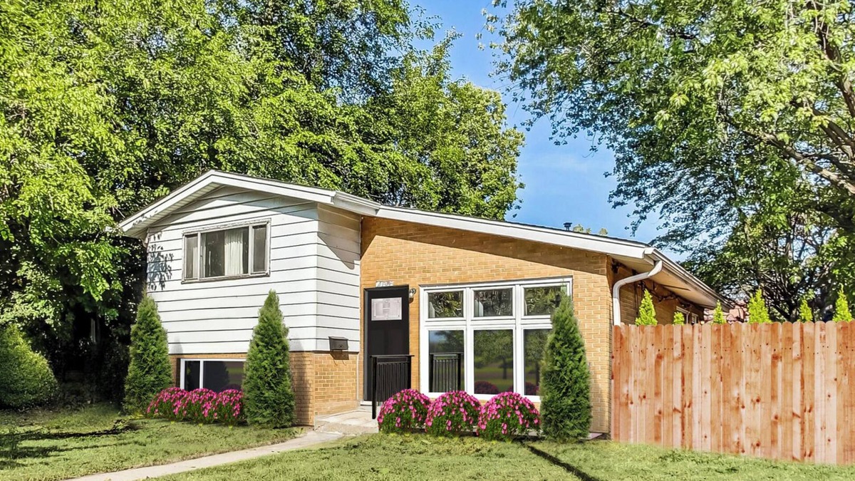 Evanston House | Totally remodeled 4-bedroom house in Evanston